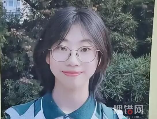 女生憑6科第一“霸榜”光榮榜 原因竟是這樣實在讓人羨慕