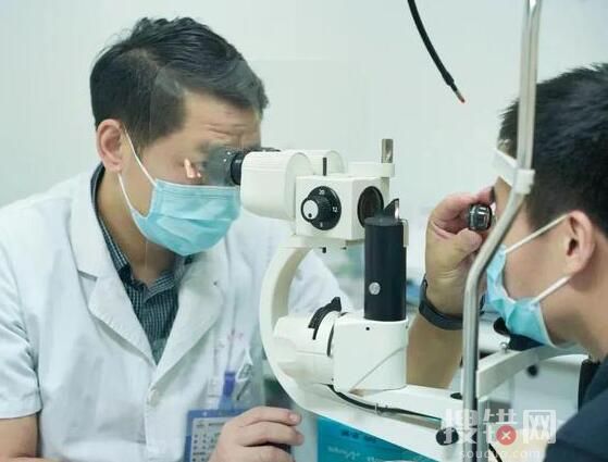 男子連續(xù)熬夜加班后眼皮無(wú)法抬起 原因竟是這樣簡(jiǎn)直太嚇人了