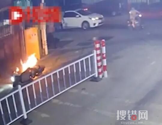 16歲女生54秒撲滅起火摩托車 向附近店鋪借來滅火器上前滅火