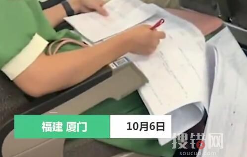 老師在返程高鐵上賣力改試卷 內(nèi)幕曝光簡直太意外了